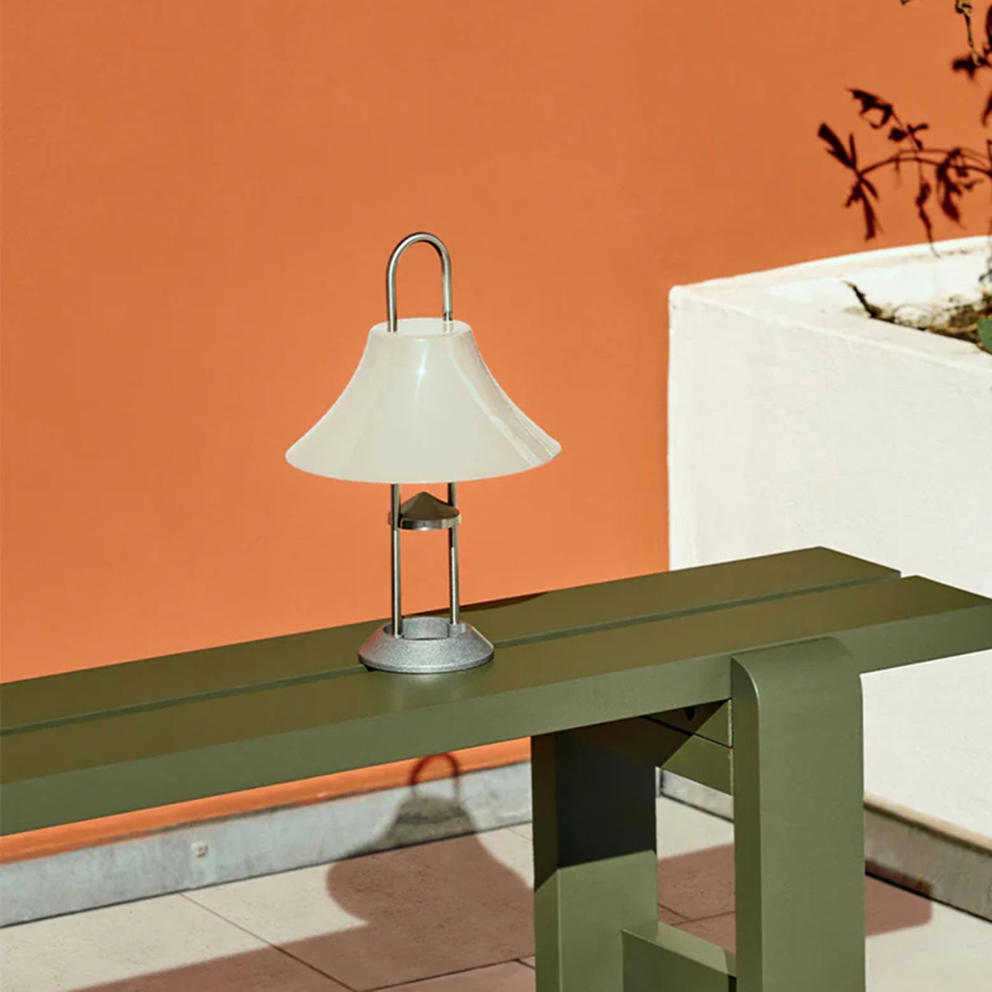 Mousqueton Outdoor Built-in Battery Table Lamp