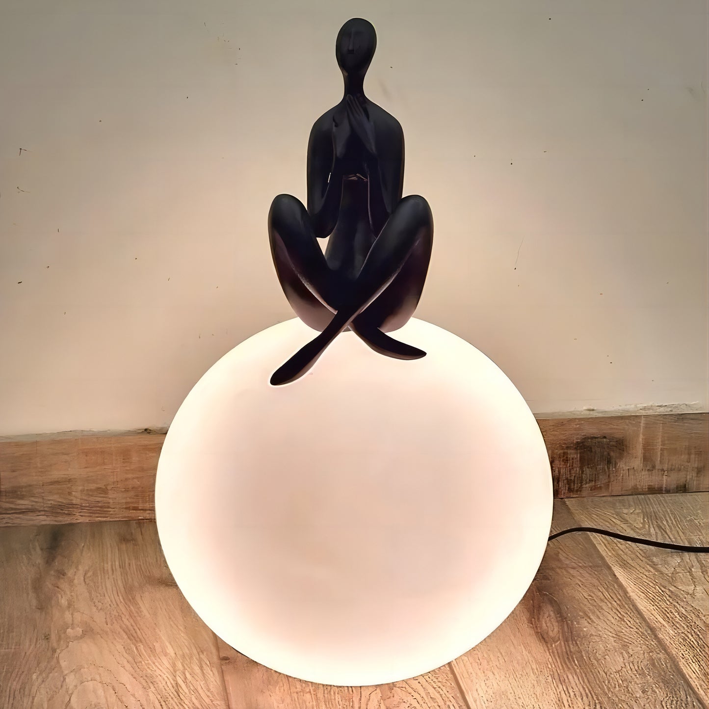 Statue Deco Table Lamp-B