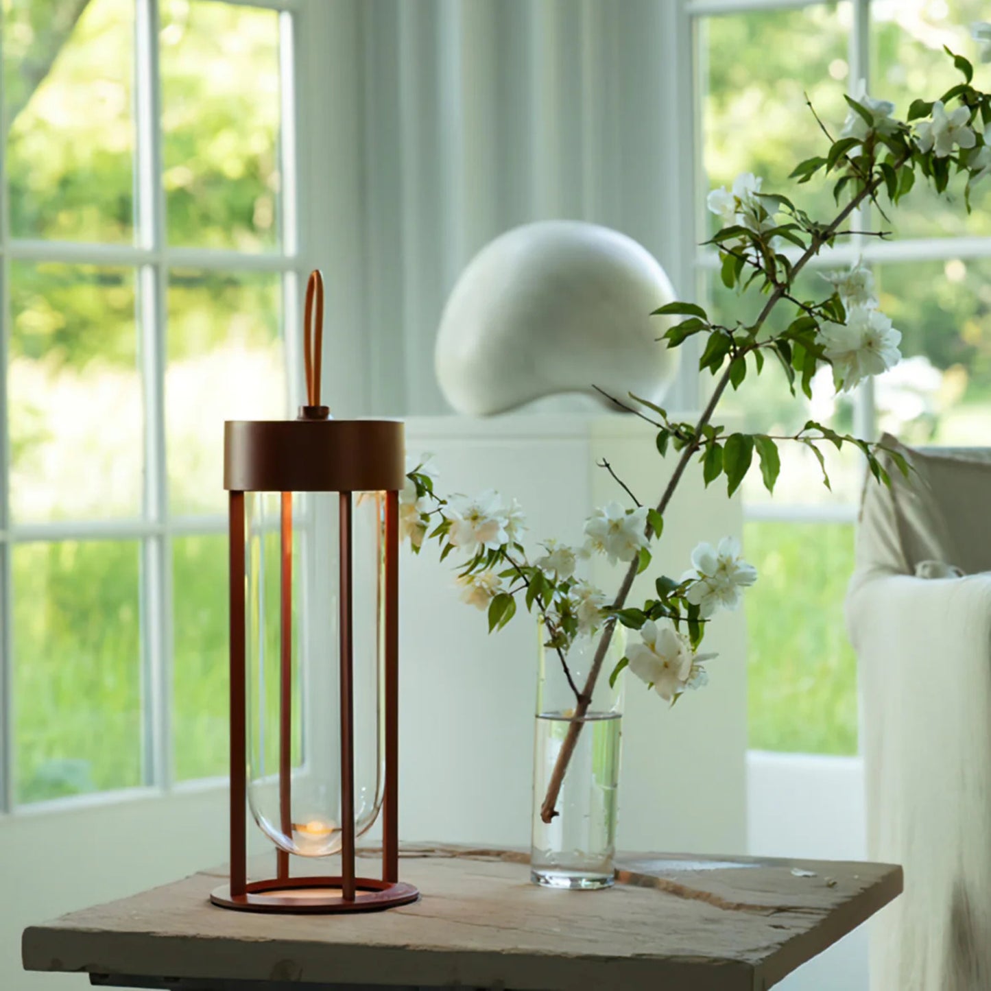 Vitro Built-in Battery Table Lamp