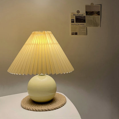 Lampe de table plissée en céramique