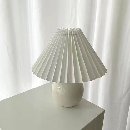 Lampe de table plissée en céramique