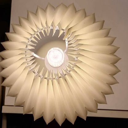 Lampe de table plissée en céramique