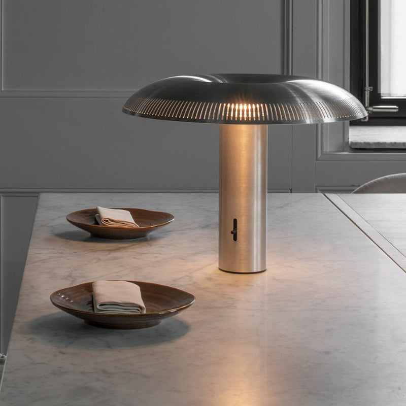 W203 Ilumina Table Lamp